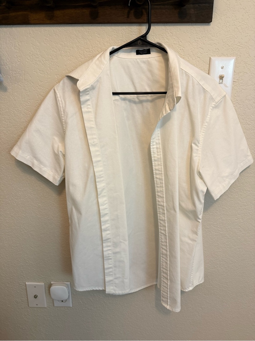 Men's Cream Short-Sleeve Casual Button-Down Shirt